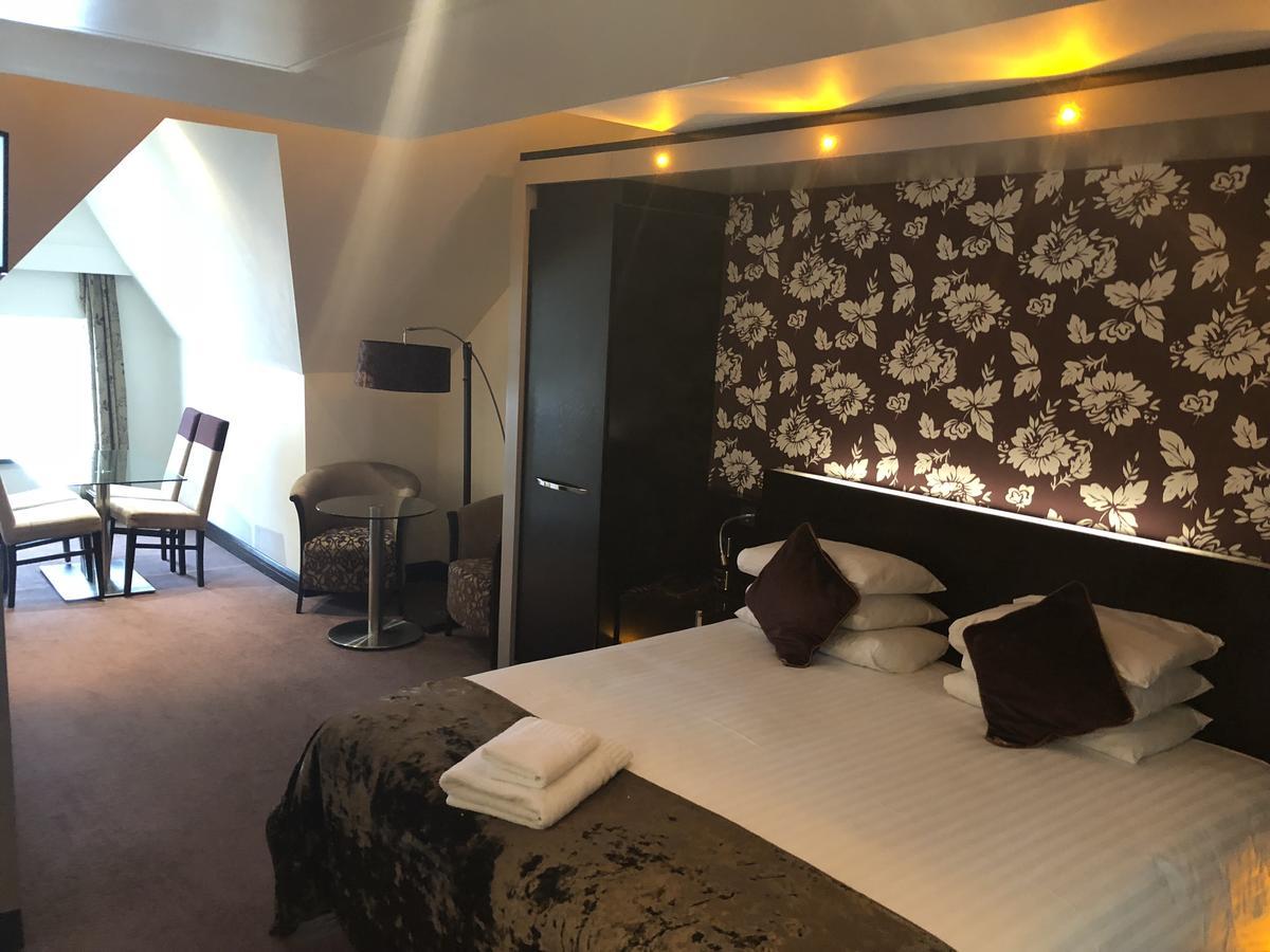The Bluebell Hotel Нийт Екстериор снимка