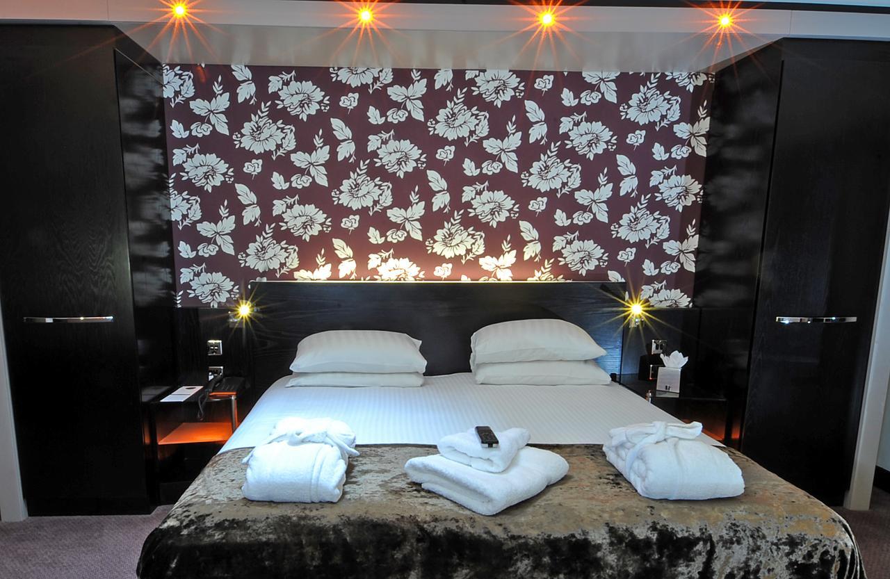 The Bluebell Hotel Нийт Екстериор снимка